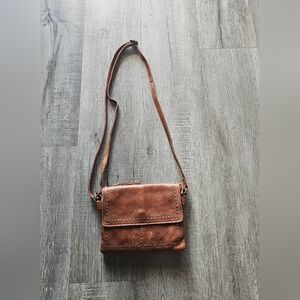 Latico Tan Leather adjustable Crossbody Bag Multiple Compartments